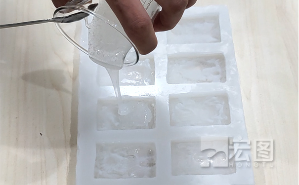 硅膠模具能倒液體硅膠嗎？