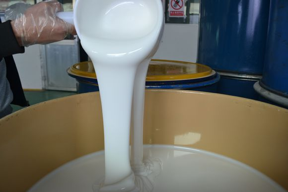 食品級(jí)模具硅膠是白色的嗎 ？