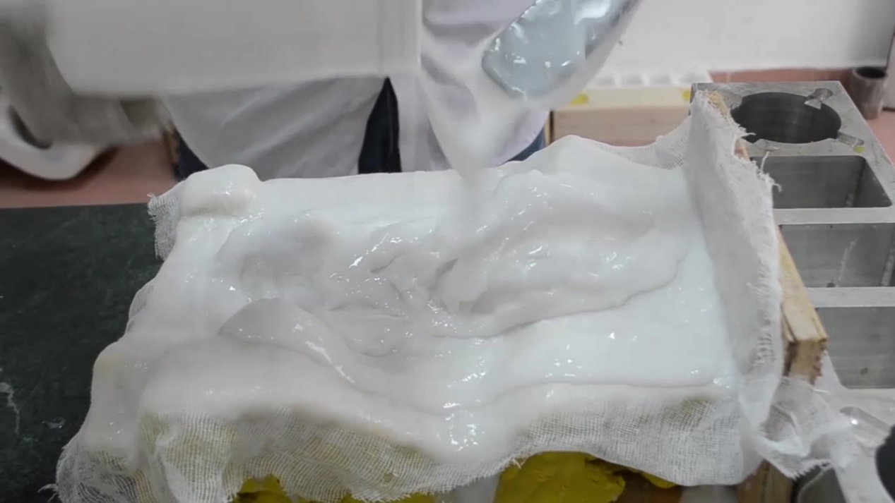 縮合型模具硅膠刷模和倒模適合用什么硬度的硅膠？